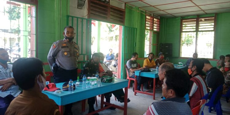 Kapolsek Lahusa Hadiri Pembagian BLT di Somambawa Kapolsek Lahusa Hadiri Pembagian BLT di Somambawa
