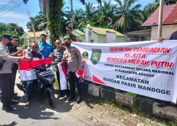 Polsek BP Mandoge Polres Asahan bersama Forkopimcam Canangkan Pembagian 10 Juta Bendera Merah Putih