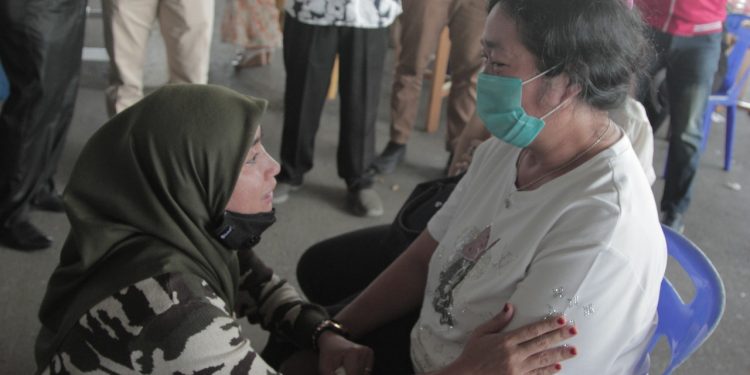 Syahputri Hefriansyah Kunjungi Lokasi Kebakaran dan Melayat 5 Korban Meninggal Sekeluarga di Siantar