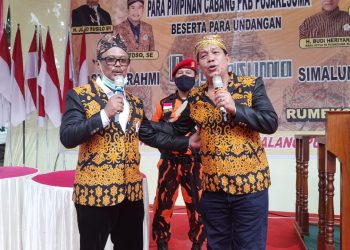 Diundang Pujakesuma Simalungun, RHS-ZW Duet Lagu “Jangan Salah Menilai”