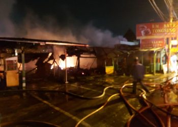 Kebakaran di Rumah Makan Tongseng, 7 Unit Mobil Damkar Diturunkan