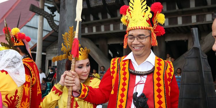 Nias Ada di Persimpangan Jalan, Sihar Beri Dua Pilihan Nias Ada di Persimpangan Jalan, Sihar Beri Dua Pilihan
