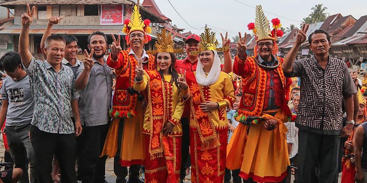 Sambutan Tarian Perang untuk Kemenangan, Sihar Sitorus Adalah Saudara Bagi Warga di Nias Sambutan Tarian Perang untuk Kemenangan, Sihar Sitorus Adalah Saudara Bagi Warga di Nias