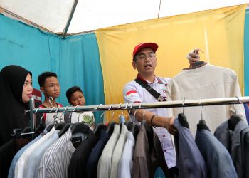 Sihar Merasa Nyaman Pakai Baju Koko Modern