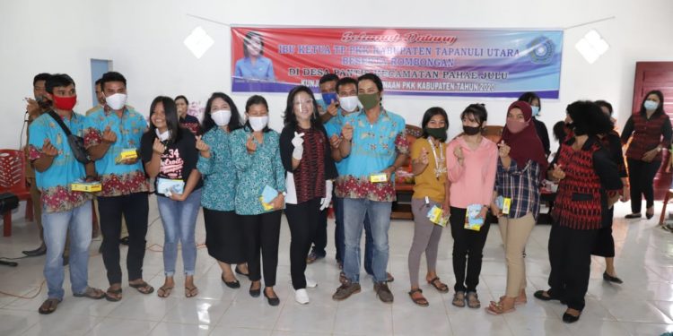 Kunker Pembinaan PKK Desa, Satika Simamora Ajak Masyarakat Hidup Positif Kunker Pembinaan PKK Desa, Satika Simamora Ajak Masyarakat Hidup Positif