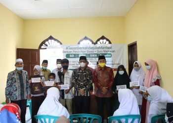 BAZNAS Serahkan Beasiswa kepada Siswa Kurang Mampu, Walikota Siantar Pesan agar Digunakan Sebaik-baiknya