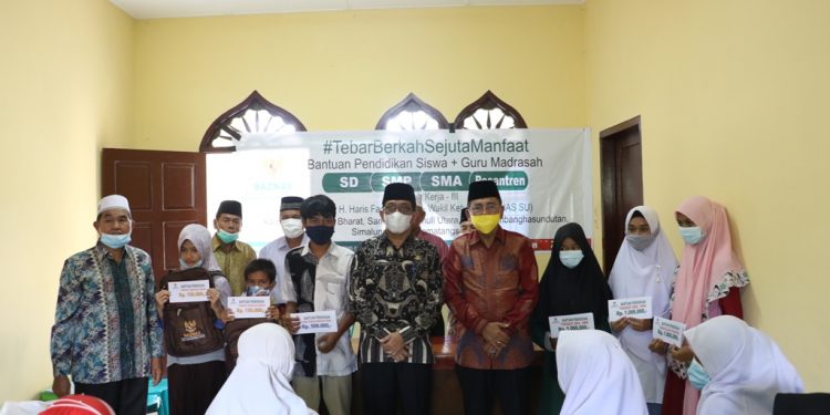 BAZNAS Serahkan Beasiswa kepada Siswa Kurang Mampu, Walikota Siantar Pesan agar Digunakan Sebaik-baiknya