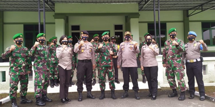 HUT ke - 75 TNI, Kasat Sabhara Dan Kapolsek Medan Helvetia Memberikan Kejutan Kepada Danyon Zipur 1/DD Medan HUT ke - 75 TNI, Kasat Sabhara Dan Kapolsek Medan Helvetia Memberikan Kejutan Kepada Danyon Zipur 1/DD Medan
