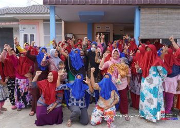 Ayo, Kapan Lagi Kita Berfoto dengan Istri Bupati Simalungun...!