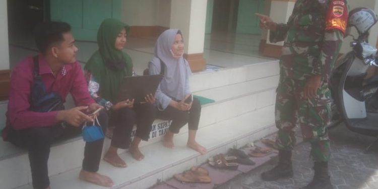 Bersama Pengurus Masjid Personel Kodim 0208/Asahan Jaga Pos Pam Masjid Raya Kisaran Bersama Pengurus Masjid Personel Kodim 0208/Asahan Jaga Pos Pam Masjid Raya Kisaran