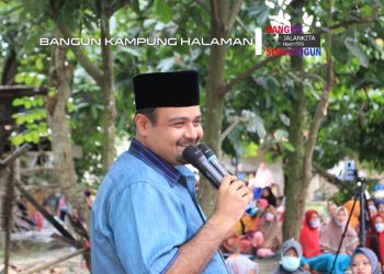 Bukti Melayani Warga, Hasim Langsung Bagikan Snack ke Ibu-ibu Perwiritan