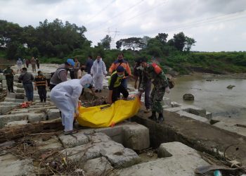 Seorang Warga Tewas Terseret Arus Sungai Saat Hujan Deras