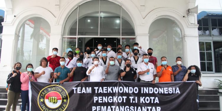 Selamat Bertanding! 13 Atlet Taekwondo MIMAC Siantar Diberangkatkan ke Seleksi Popnas dan Pomnas di Medan