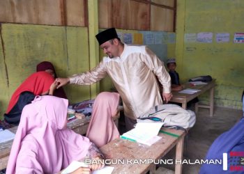 Hasim Makan Siang Bersama Anak Yatim dan Minta Mereka Tetap Semangat