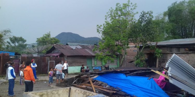 Bencana Angin Puting Beliung Rusak 23 Unit Rumah di Tapanuli Utara