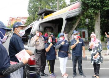 Hari Kesehatan Nasional, Pemko Siantar Bagi-bagi Masker di Jalan