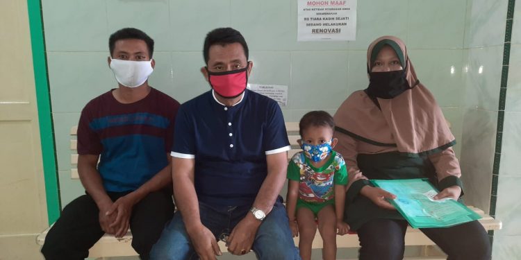 Operasi Dilakukan, Orangtua Putra Pratama Berterimakasih dan Doakan RHS Memenangkan Pilkada Kabupaten Simalungun Operasi Dilakukan, Orangtua Putra Pratama Berterimakasih dan Doakan RHS Memenangkan Pilkada Kabupaten Simalungun
