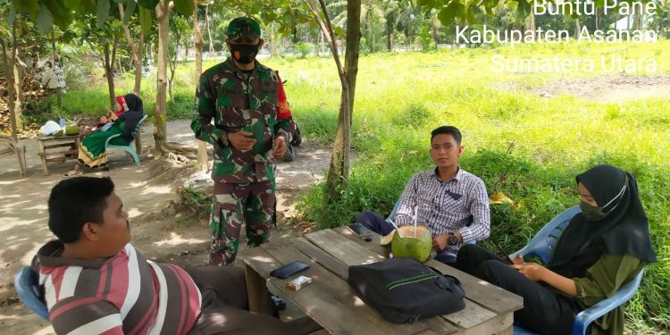 Cegah Perkembangan Virus Corona, Personel Babinsa Kodim 0208/Asahan Lakukan Himbauan Secara Berkala