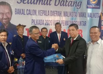 Alpeda Sinaga Ambil Formulir Bacalon Walikota ke NasDem Siantar