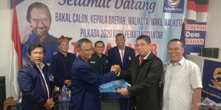 Alpeda Sinaga Ambil Formulir Bacalon Walikota ke NasDem Siantar