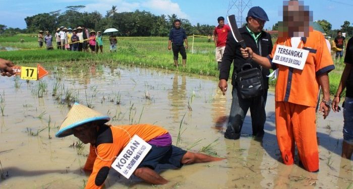 Sadis, Perkara Tak Diberi Uang Untuk Pasang Gigi Palsu, Anak Penggal Leher Ibunya Hingga Tewas