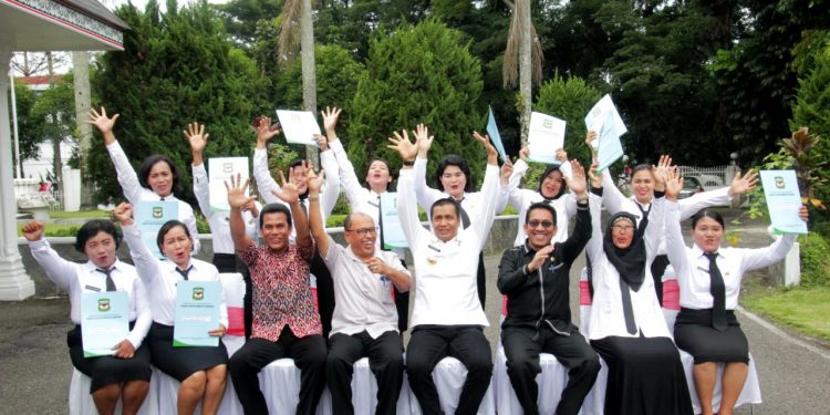Selamat! 11 Bidan Cantik di Pematangsiantar Terima SK CPNS dari Hefriansyah