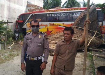 Bus Bintang Utara Tabrak Tiga Rumah di Jalinsum