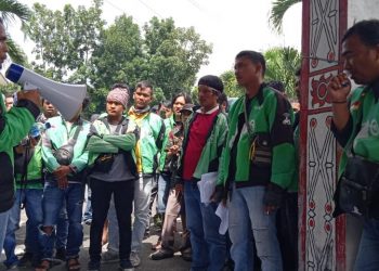 Pasca Kenaikan Tarif Ongkos, Driver Ojol Siantar Gelar Aksi Unjuk Rasa ke Kantor DPRD