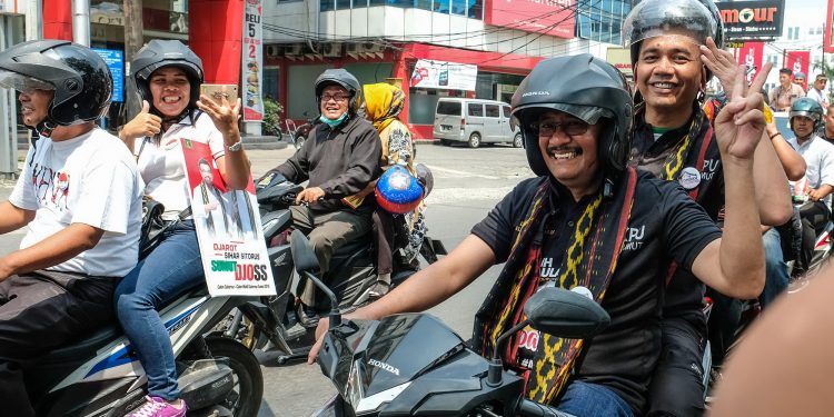 Merakyat, DJOSS Menyapa Warga Dari Sepeda Motor Merakyat, DJOSS Menyapa Warga Dari Sepeda Motor