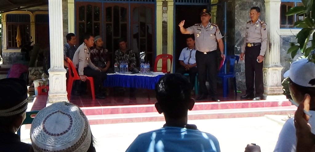 Tak Hanya Berdiam di Mako, Kapolres Ini Blusukan ke Tengah Warga Tak Hanya Berdiam di Mako, Kapolres Ini Blusukan ke Tengah Warga