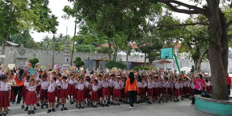 Setiap Tahun Awie 168 Sumbangkan Perlengkapan Sekolah Setiap Tahun Awie 168 Sumbangkan Perlengkapan Sekolah