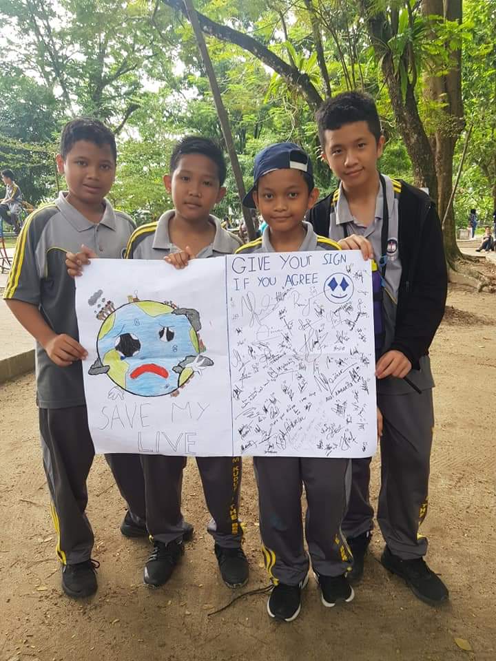 Walikota Siantar dan Murid SMP Kalam Kudus Aksi Kutip Sampah