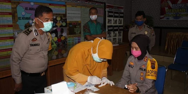 Dukung Pencegahan Penyebaran Covid-19 AKBP Juliani Prihartini Ikut Rapid Test