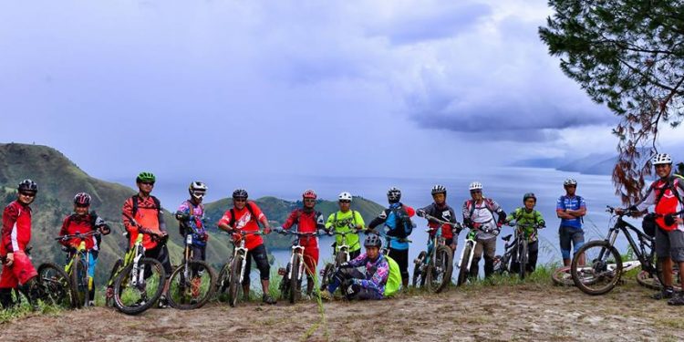 Pesepeda "Enduro North Sumatera" akan Jajal Trek Kebun Teh Sidamanik dan Berakhir di Samosir Danau Toba Pesepeda "Enduro North Sumatera" akan Jajal Trek Kebun Teh Sidamanik dan Berakhir di Samosir Danau Toba