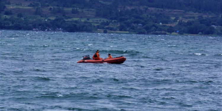 Breaking News, Kapal Nyaris Karam di Nainggolan Perairan Danau Toba Breaking News, Kapal Nyaris Karam di Nainggolan Perairan Danau Toba