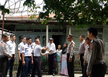 Rayakan HUT ke-39 Satpam, Polisi dan Satpam di Madina Bantu Warga