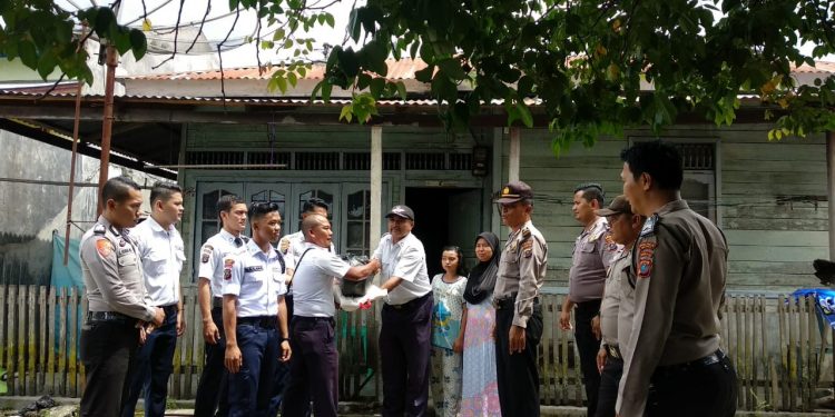 Rayakan HUT ke-39 Satpam, Polisi dan Satpam di Madina Bantu Warga