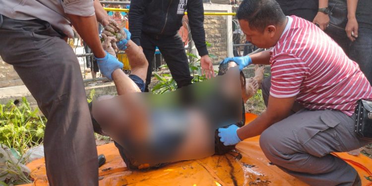 Putri Sinaga, Petugas Kebersihan di Pekanbaru Temukan Mayat di Parit Putri Sinaga, Petugas Kebersihan di Pekanbaru Temukan Mayat di Parit