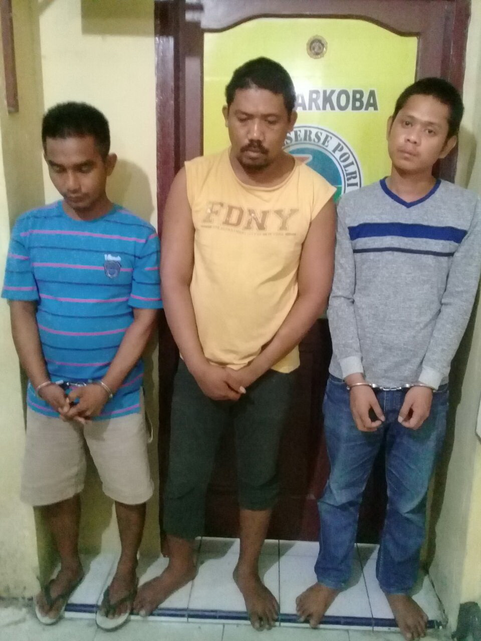 Alamak! Besuk Suami di Lapas Sambil Bawa Anak, Wanita ini Selipkan Sabu di Kain Gendongan Alamak! Besuk Suami di Lapas Sambil Bawa Anak, Wanita ini Selipkan Sabu di Kain Gendongan