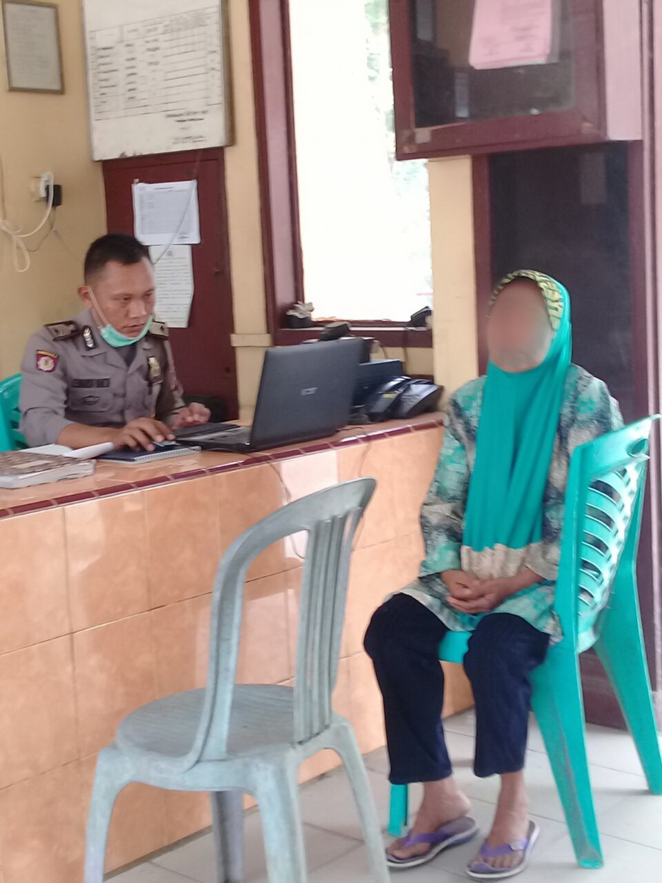Pria ini Diringkus Polisi Usai Cabuli Seorang Nenek yang Masih Tetangganya... Pria ini Diringkus Polisi Usai Cabuli Seorang Nenek yang Masih Tetangganya...