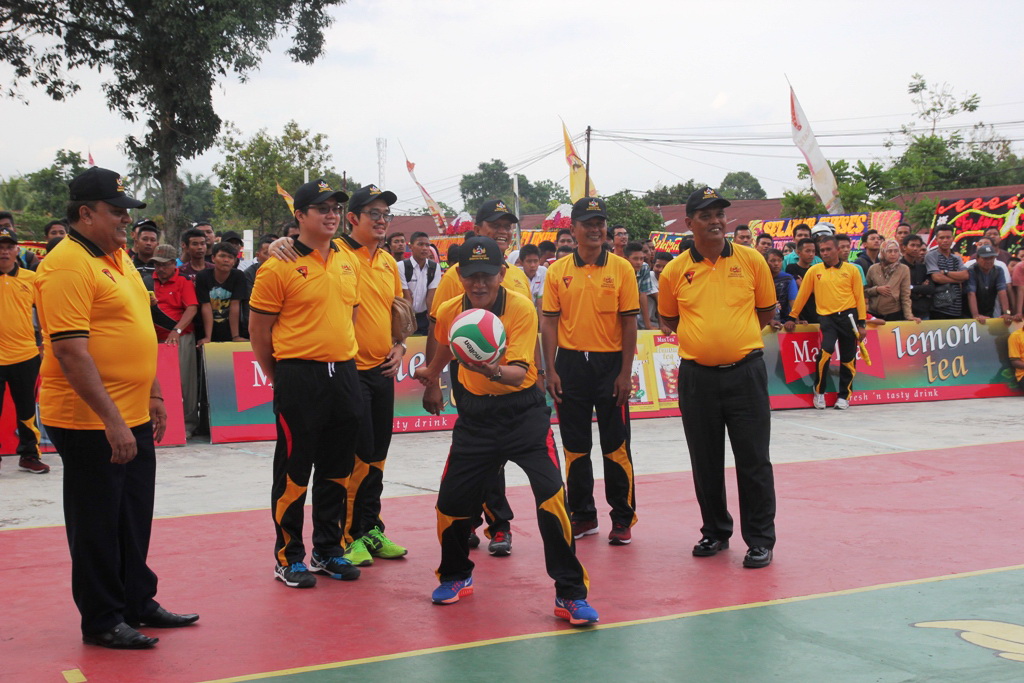 Sambut HUT Brimob Ke 72 Satuan Brimob Poldasu Gelar Turnamen Bola Voli Merebut Piala Kasat Brimob Sambut HUT Brimob Ke 72 Satuan Brimob Poldasu Gelar Turnamen Bola Voli Merebut Piala Kasat Brimob