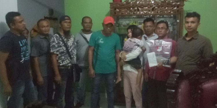 Wanita Cantik Ini Dicyduk Polisi, Ternyata Soal Panci yang Libatkan Ratusan Orang...