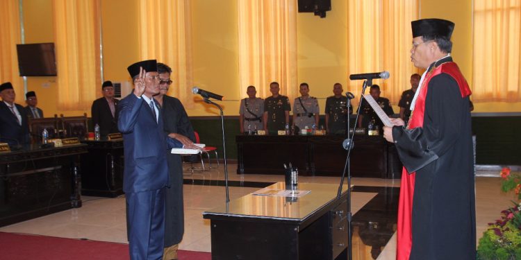 Pengganti Ketua DPRD Kota Pematangsiantar Dilantik Melalui Rapat Paripurna Istimewa Pengganti Ketua DPRD Kota Pematangsiantar Dilantik Melalui Rapat Paripurna Istimewa