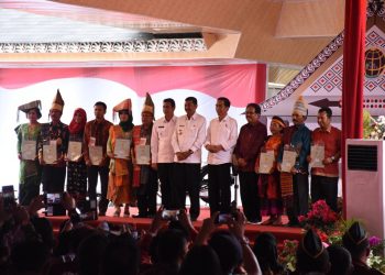 Presiden Jokowi Serahkan 7000 Sertifikat Tanah Dalam Kunjunganya di Siantar