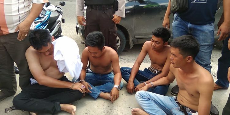 Wow, Terobos Razia Ternyata Camat Bawa Sabu... Wow, Terobos Razia Ternyata Camat Bawa Sabu...
