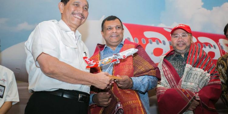 AirAsia Bikin Danau Toba Semakin Terbuka di Hari Sumpah Pemuda AirAsia Bikin Danau Toba Semakin Terbuka di Hari Sumpah Pemuda