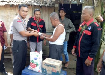 Pembina KRNS, AKP Daniel A Tambunan SiK Berikan Bantuan Sembako dan Pemasangan Listrik Gratis