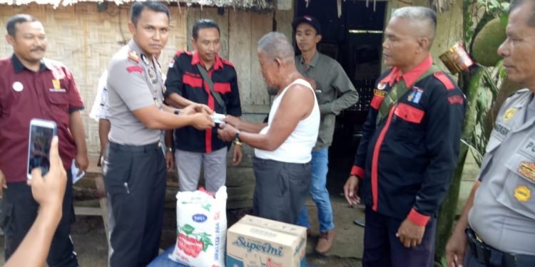 Pembina KRNS, AKP Daniel A Tambunan SiK Berikan Bantuan Sembako dan Pemasangan Listrik Gratis Pembina KRNS, AKP Daniel A Tambunan SiK Berikan Bantuan Sembako dan Pemasangan Listrik Gratis