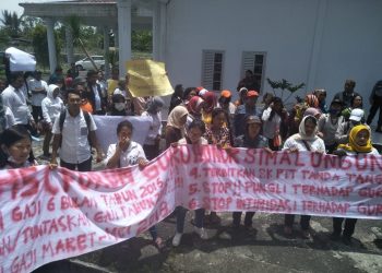 Puluhan Guru PTT Simalungun Tolak Pengurangan Gaji 50 Persen