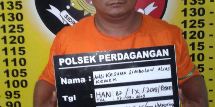 Kesal dengan Ulah Bandar Narkoba, Warga Kibuskan Kemek Simbolon Kesal dengan Ulah Bandar Narkoba, Warga Kibuskan Kemek Simbolon